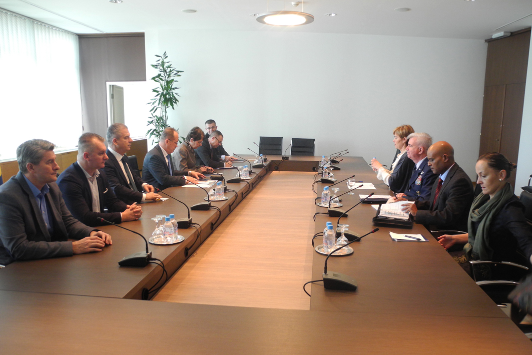 Чланови Заједничке комисије за одбрану и безбједност БиХ разговарали са командантом Штаба НАТО у Сарајеву